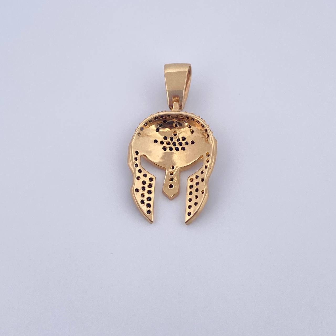 Dije Casco Gladiador 3.4gr / 3cm / Circones Negros Oro Amarillo 18K $