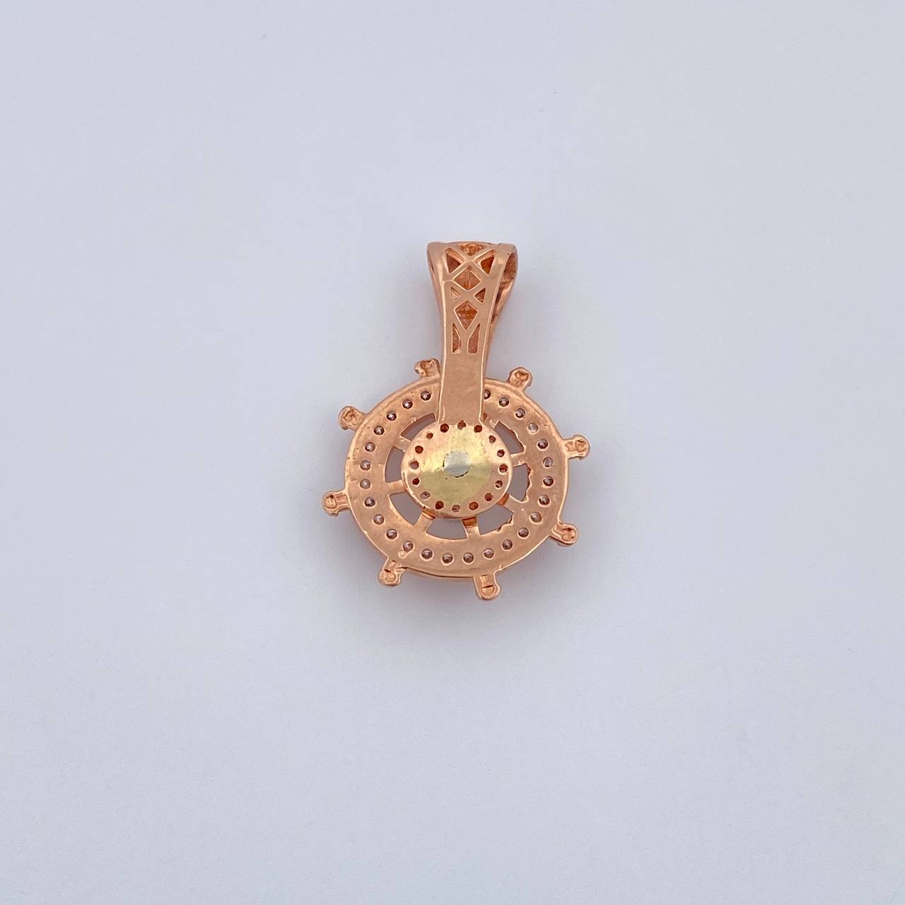 Dije Timon 2.7gr / 2.4cm / Circones Blancos Oro Amarillo 18K $