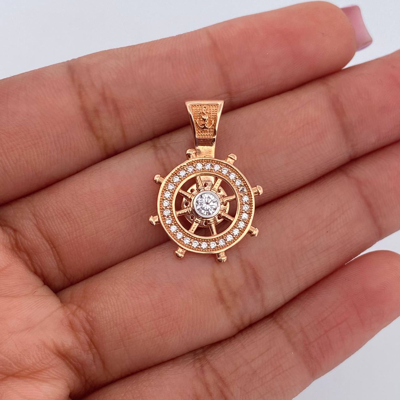 Dije Timon 2.7gr / 2.4cm / Circones Blancos Oro Amarillo 18K $