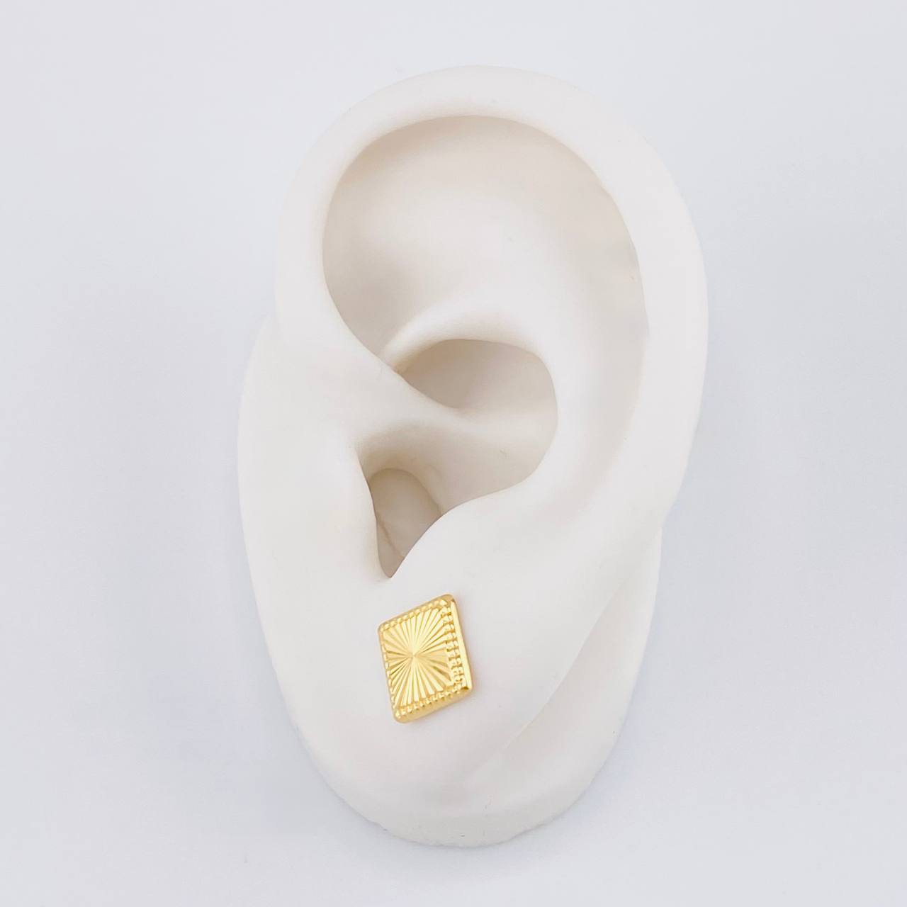 Topos Cuadro Diamantado 0.95g / 8.1mm Oro Amarillo 18K
