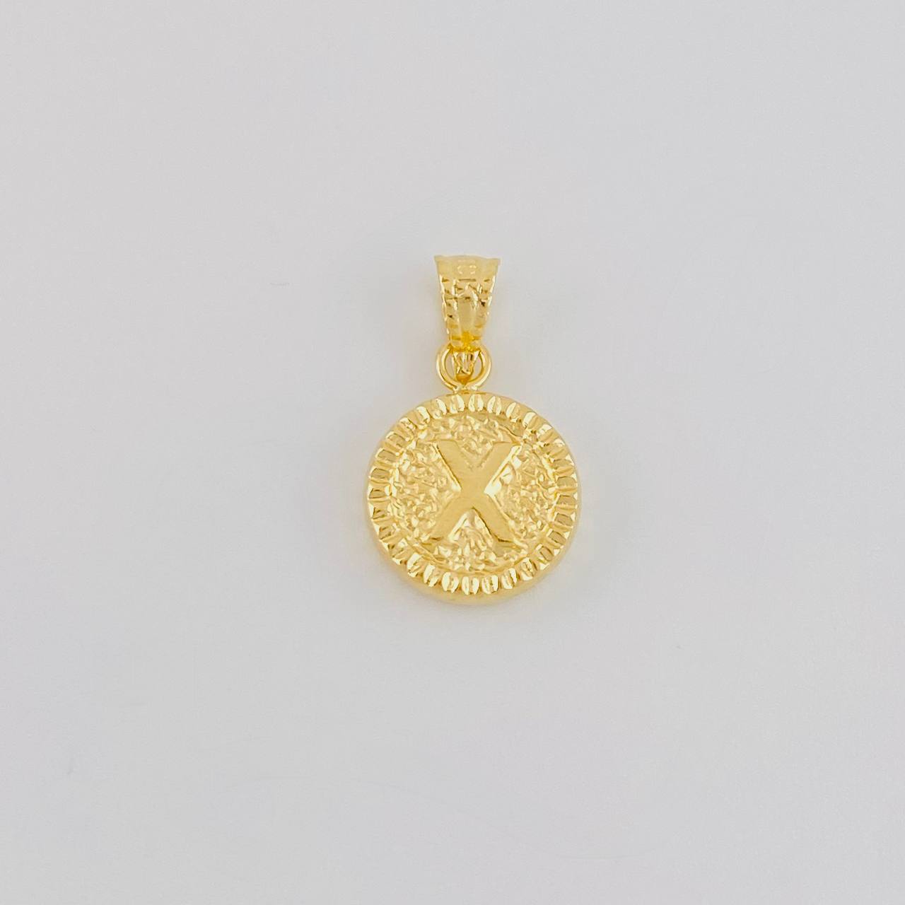 Dije Letra X Marco Bordeado 0.6g / 1.7cm Oro Amarillo 18K