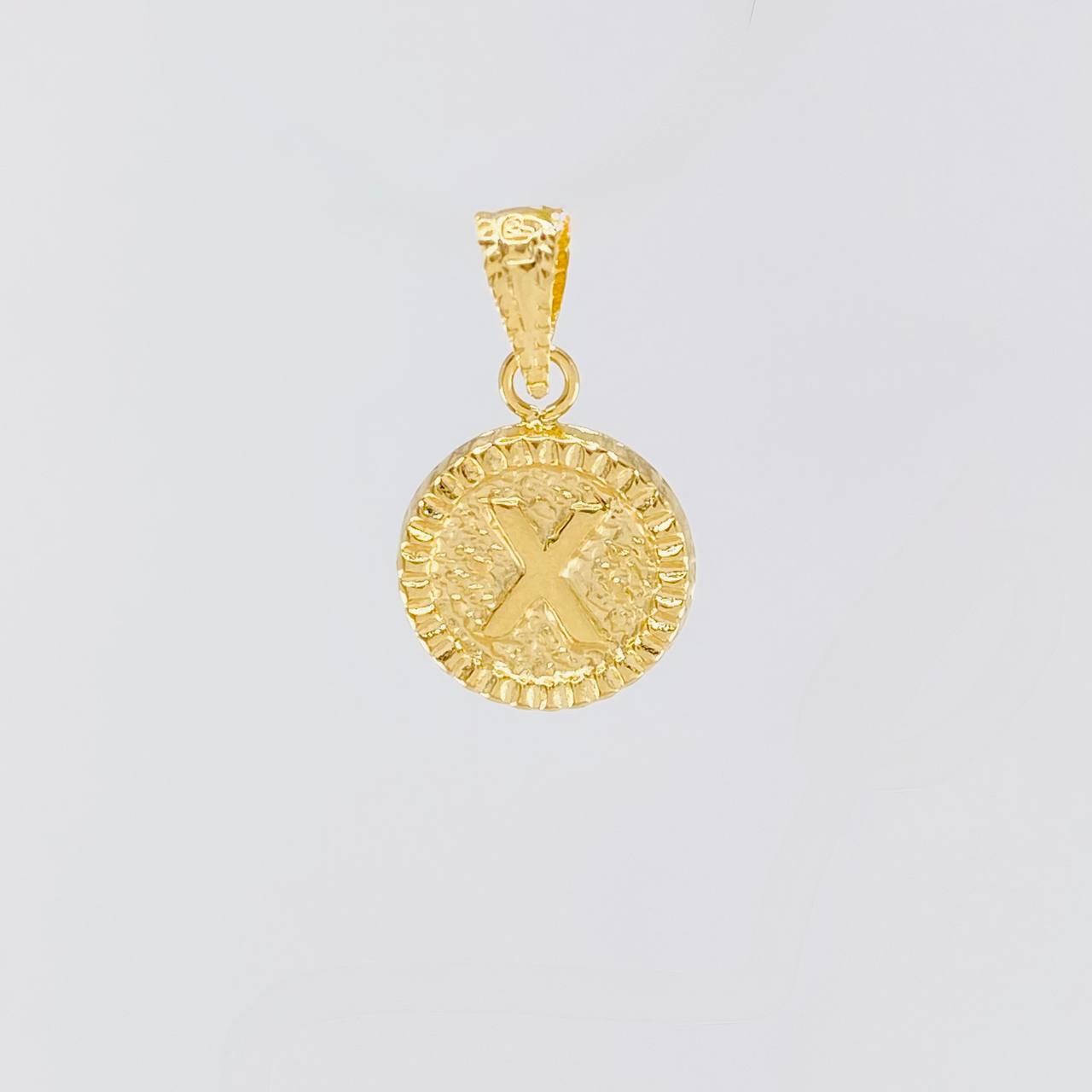 Dije Letra X Marco Bordeado 0.55g / 1.7cm Oro Amarillo 18K