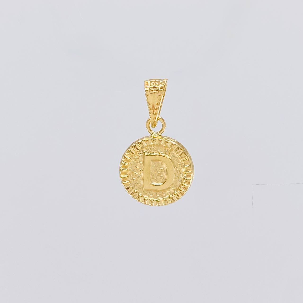 Dije Letra D Marco Bordeado 0.55g / 1.7cm Oro Amarillo 18K