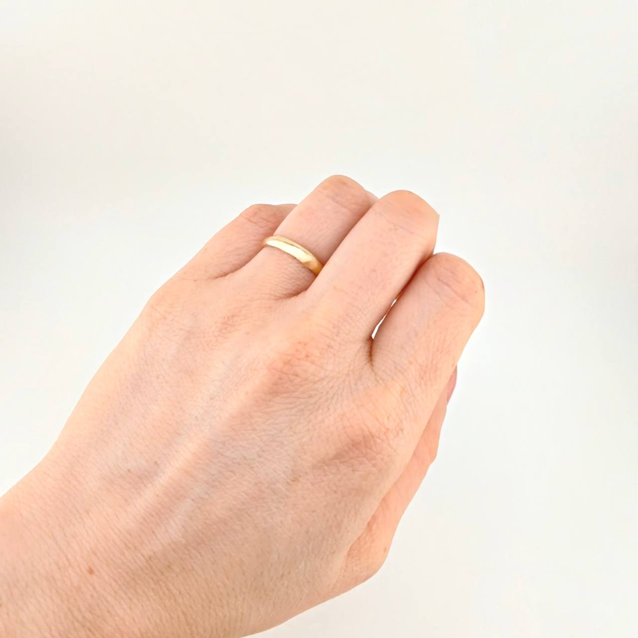 Anillo Argolla Lisa Media Caña 2.3 g / T7 1/2 Oro Amarillo 18K