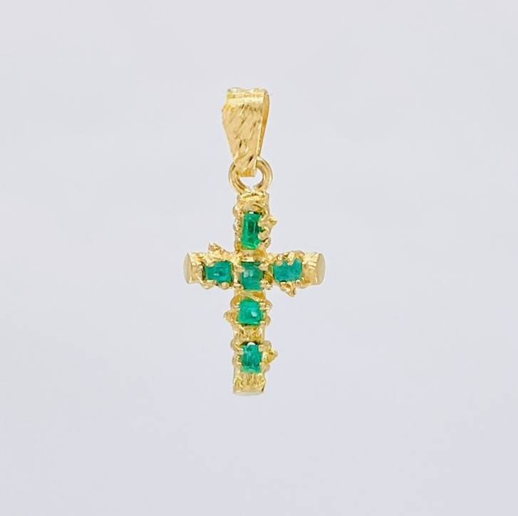 Dije Cruz Tronco Esmeraldas 80Pts 1.7 g / 3.2 cm Oro Amarillo 18K