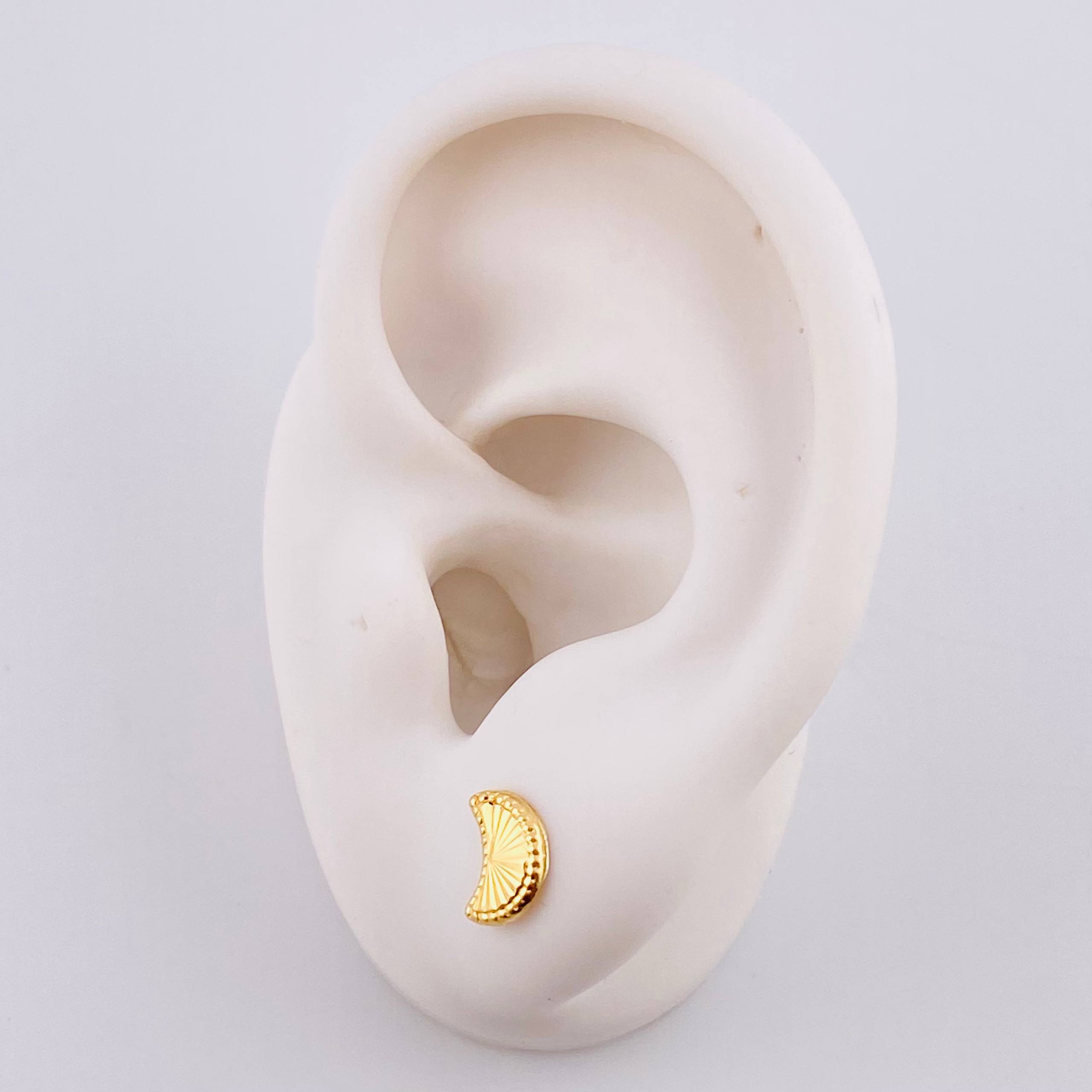 Topos Media Luna Diamantada 0.65g / 8mm Oro Amarillo 18K