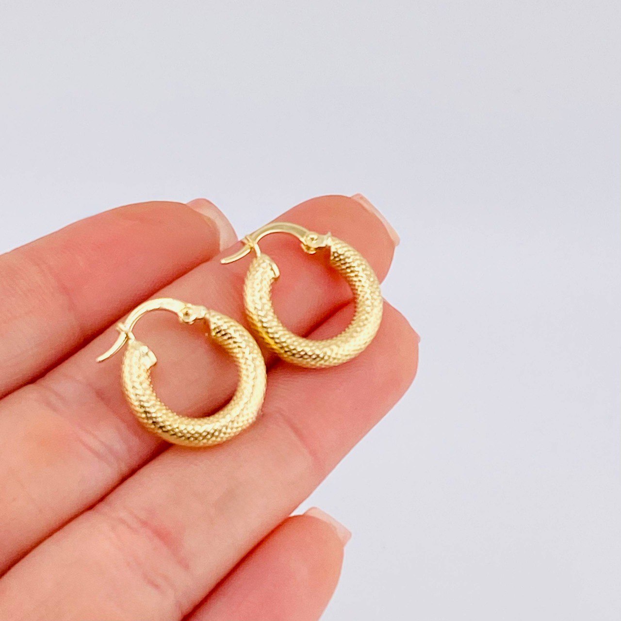 Candongas Jass Punteada 2.25gr / 2cm / Oro Amarillo 18K