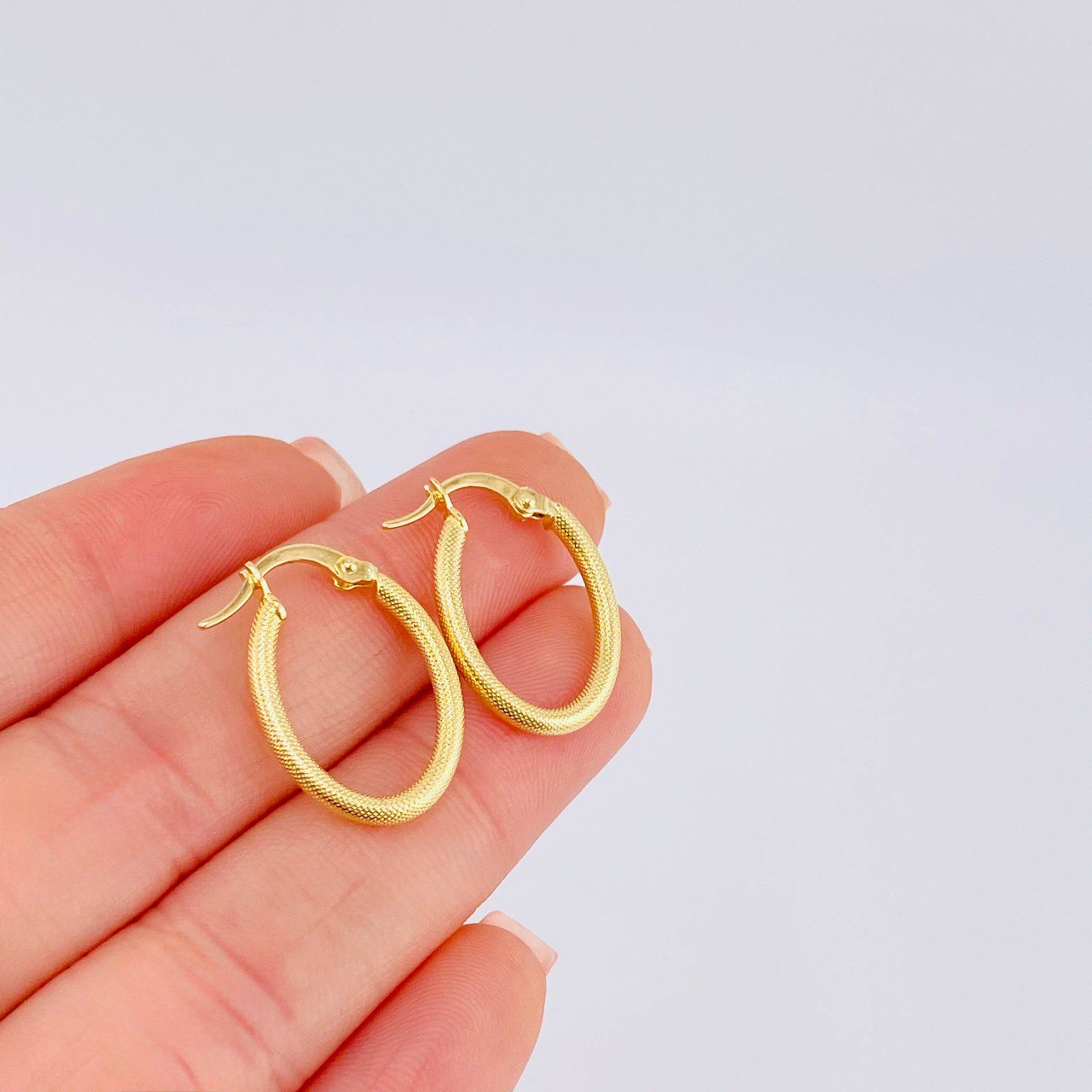 Candongas Cloe Escamada 1.35gr / 2.4cm / Oro Amarillo 18K