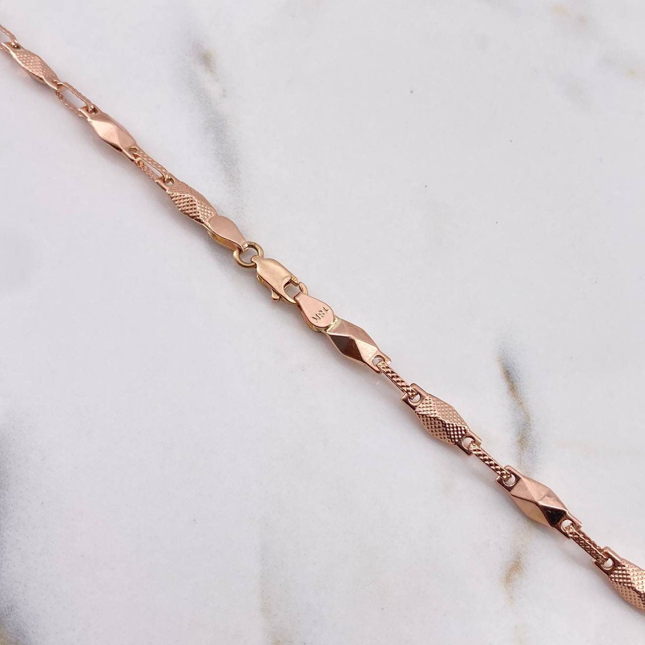Cadena Rustica Piramide 11.55gr / 60.5cm / 4.7mm Punteada Oro Rosa 18K $