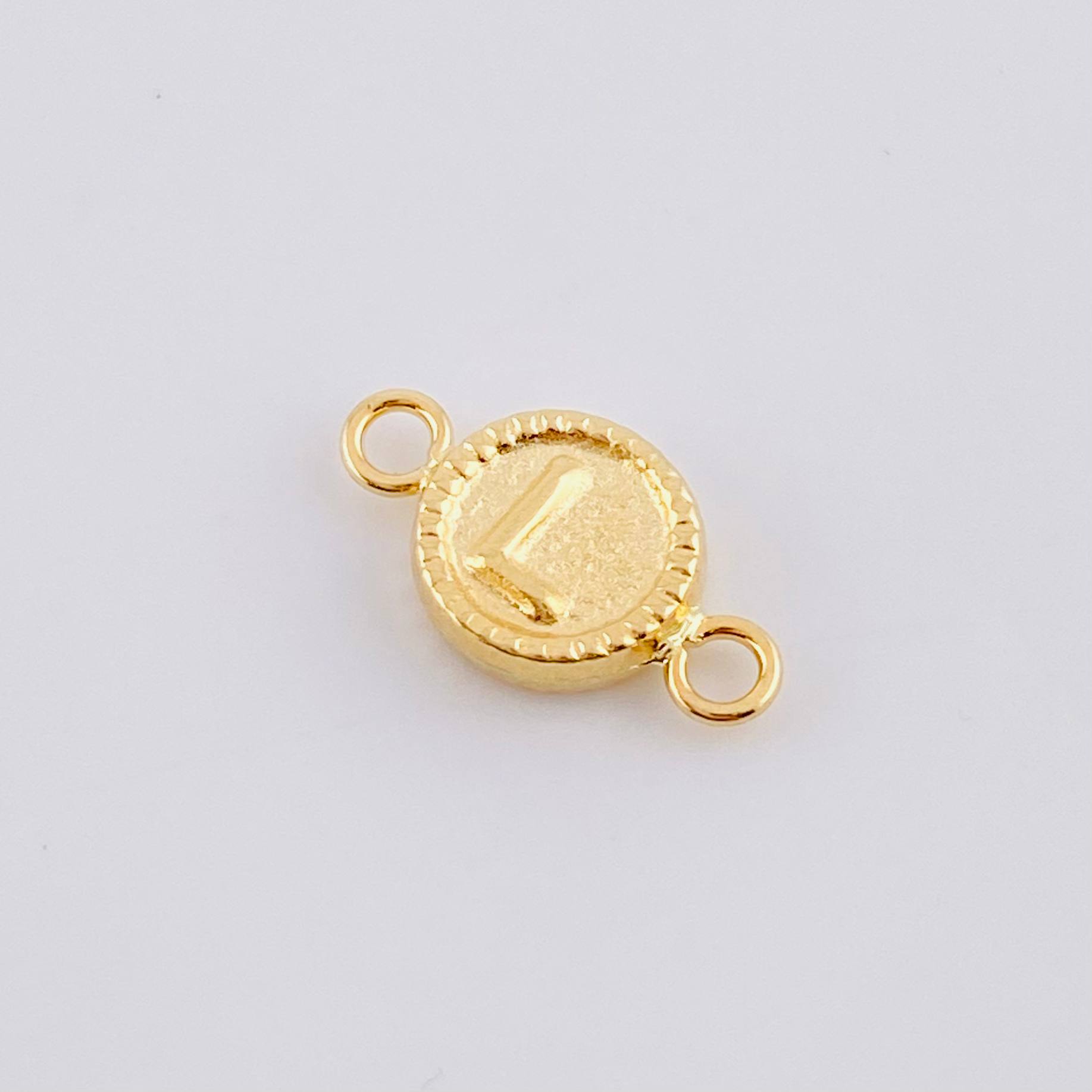 Herraje Letra L Marco Bordeado 0.4g / 1.5cm Oro Amarillo 18K