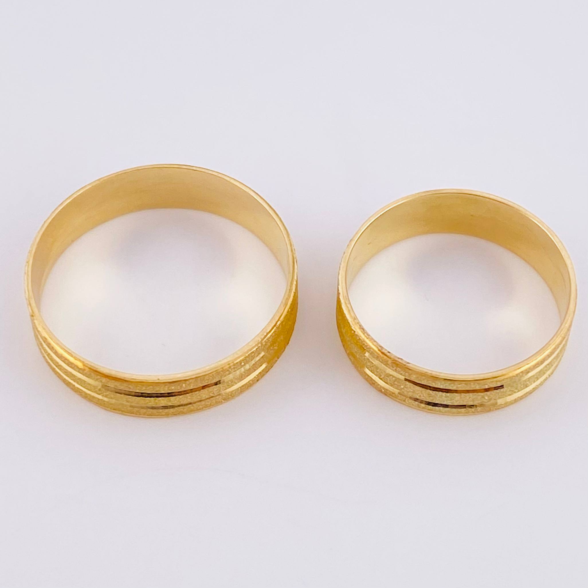 Set Argollas Triple Linea Mate 5.4 g Oro Amarillo 18K (A.C)