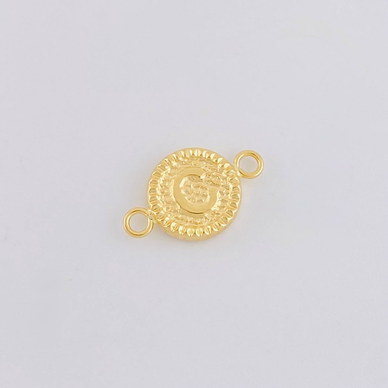 Herraje Letra C Marco Bordeado 0.55g / 1.7cm Oro Amarillo 18K