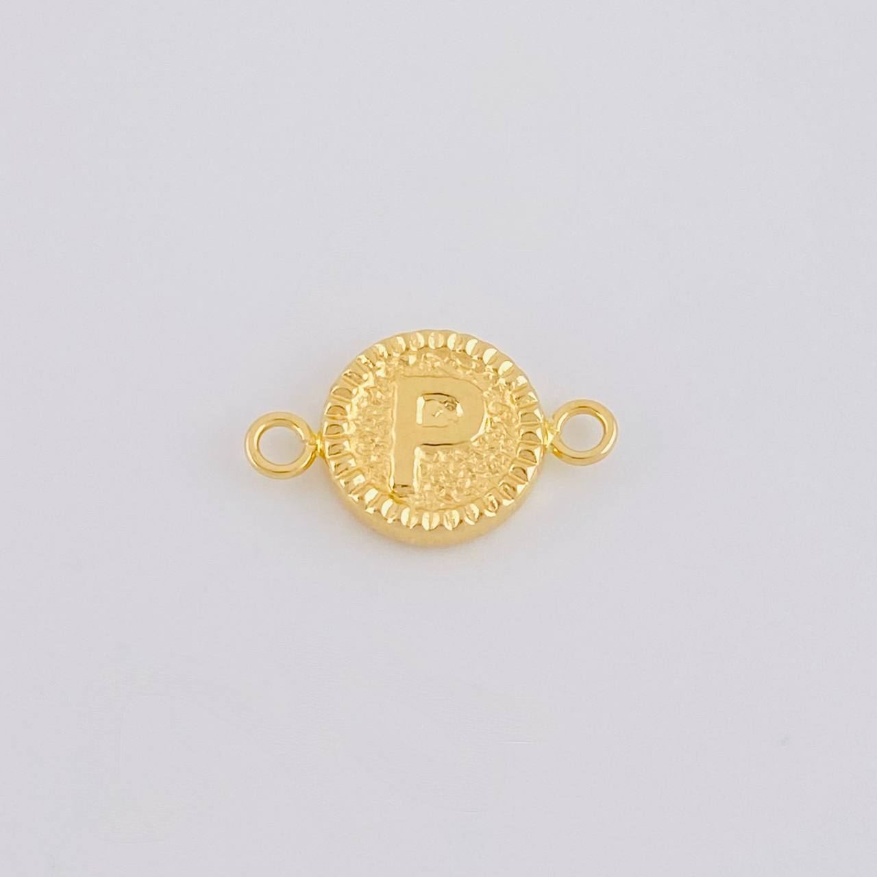 Herraje Letra P Marco Bordeado 0.55g / 1.7cm Oro Amarillo 18K