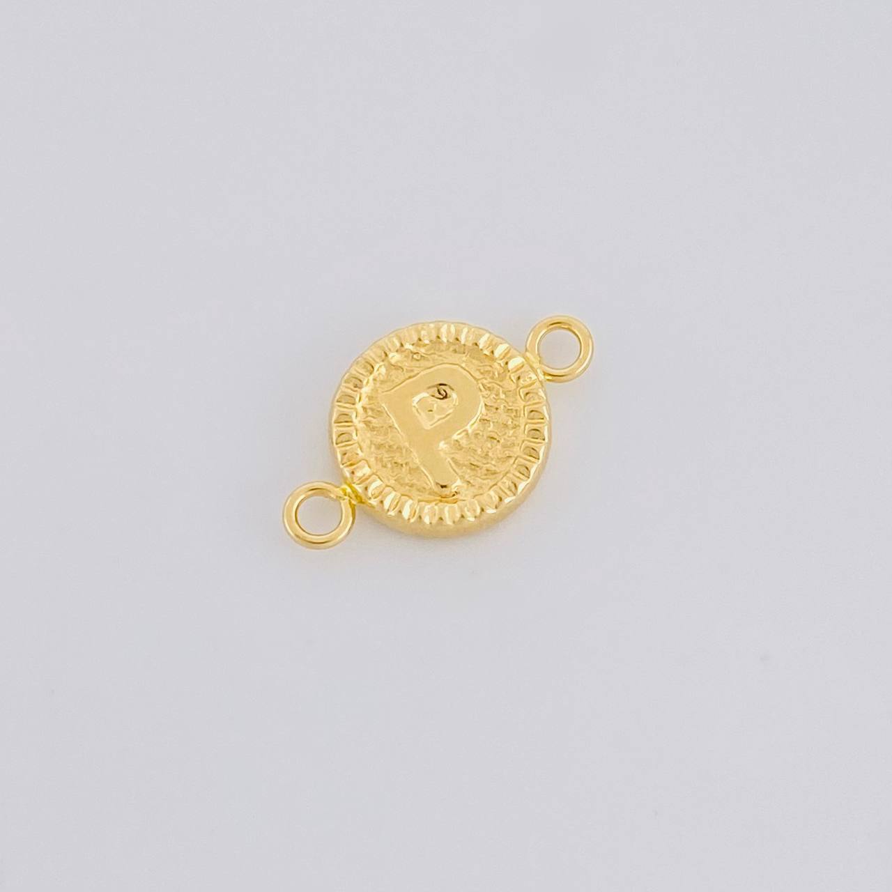 Herraje Letra P Marco Bordeado 0.55g / 1.7cm Oro Amarillo 18K