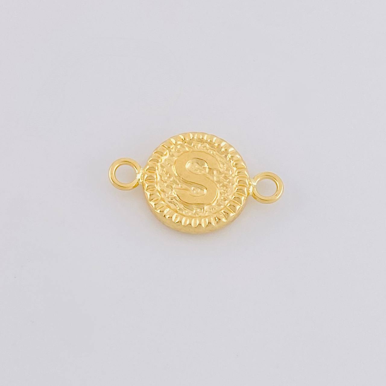 Herraje Letra S Marco Bordeado 0.6g / 1.7cm Oro Amarillo 18K