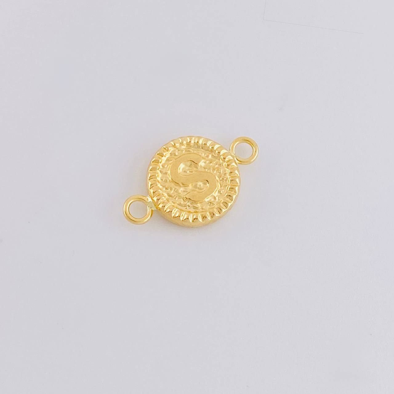 Herraje Letra S Marco Bordeado 0.4g / 1.5cm Oro Amarillo 18K