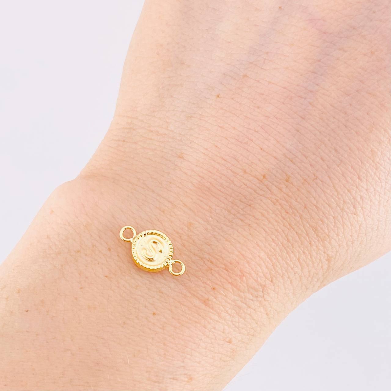 Herraje Letra O Doble Textura 0.6g / 1.7cm Oro Amarillo 18K