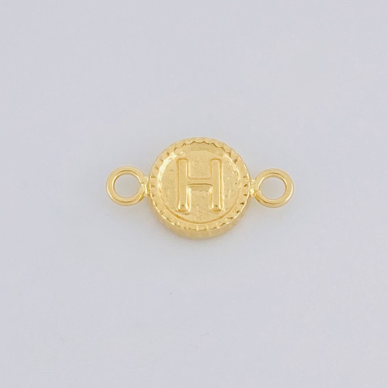 Herraje Letra H Marco Bordeado 0.4g / 1.5cm Oro Amarillo 18K
