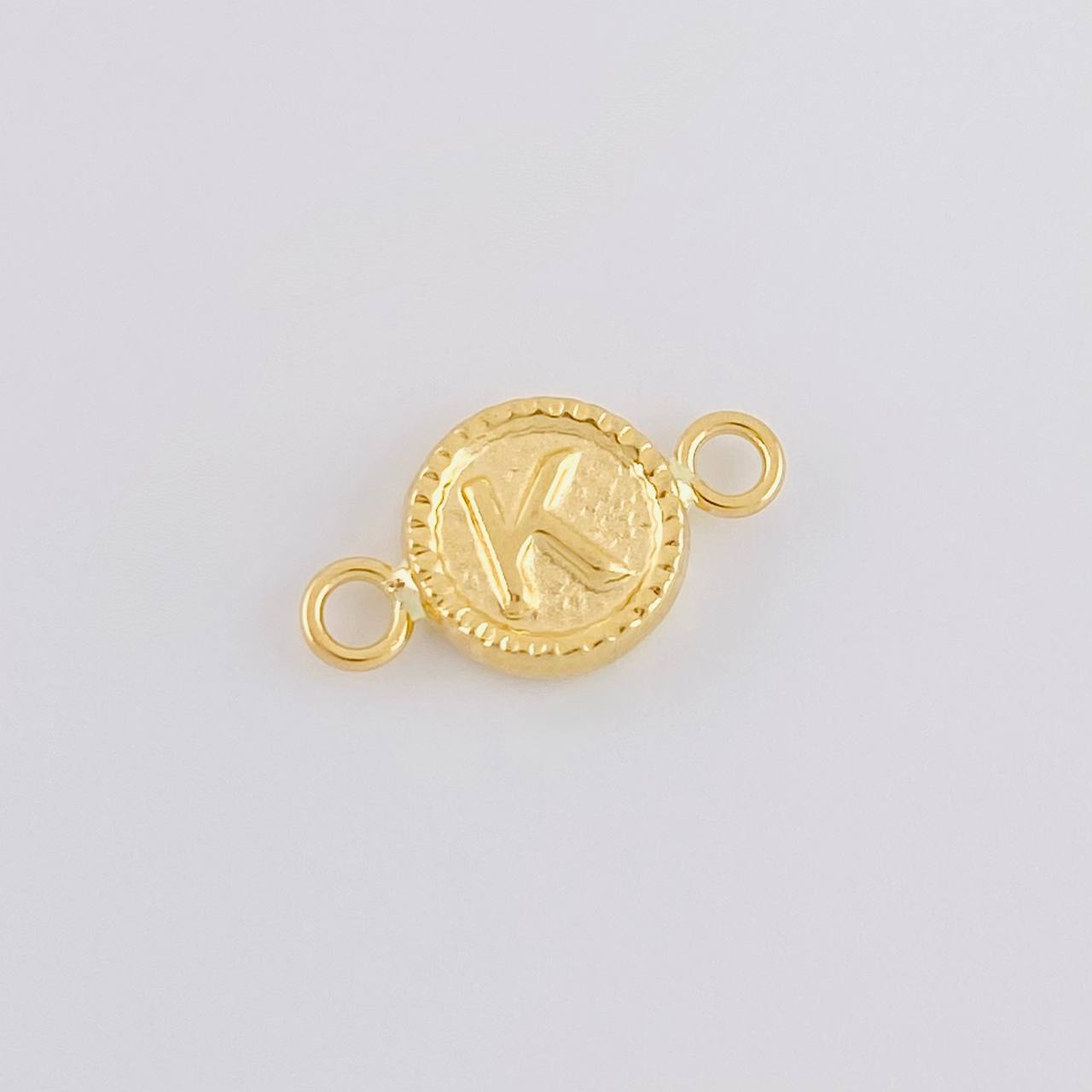 Herraje Letra K Marco Bordeado 0.4g / 1.5cm Oro Amarillo 18K