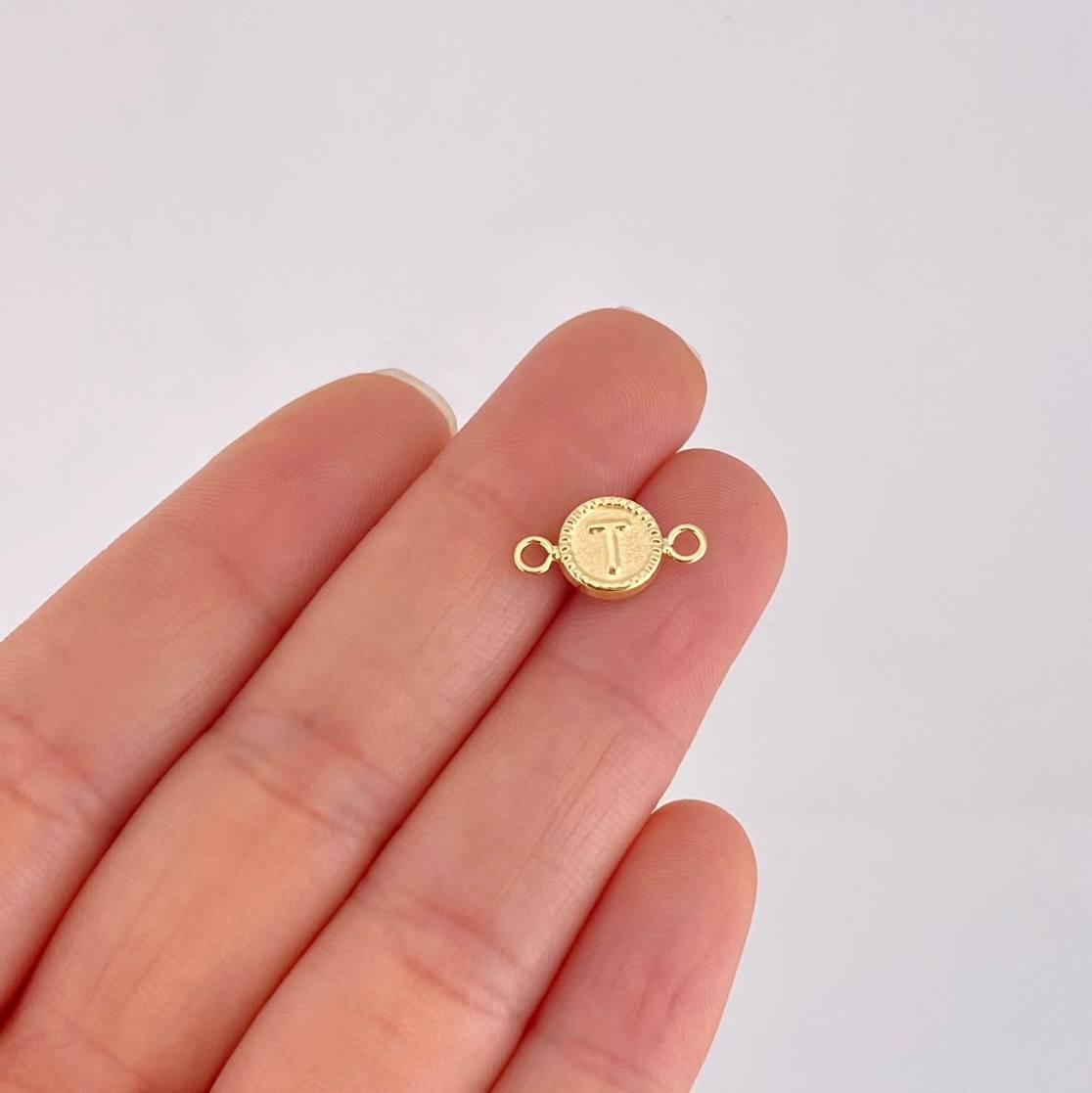 Herraje Letra T Marco Bordeado 0.4g / 1.5cm Oro Amarillo 18K