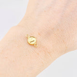 Herraje Letra V Marco Bordeado 0.4g / 1.5cm Oro Amarillo 18K