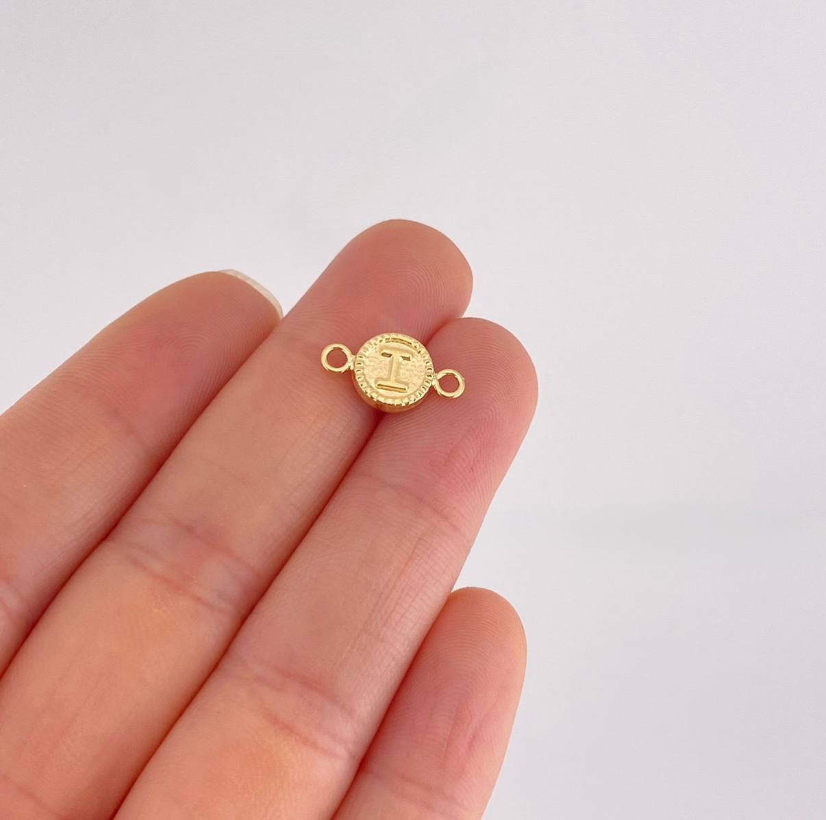 Herraje Letra I Marco Bordeado 0.4g / 1.5cm Oro Amarillo 18K