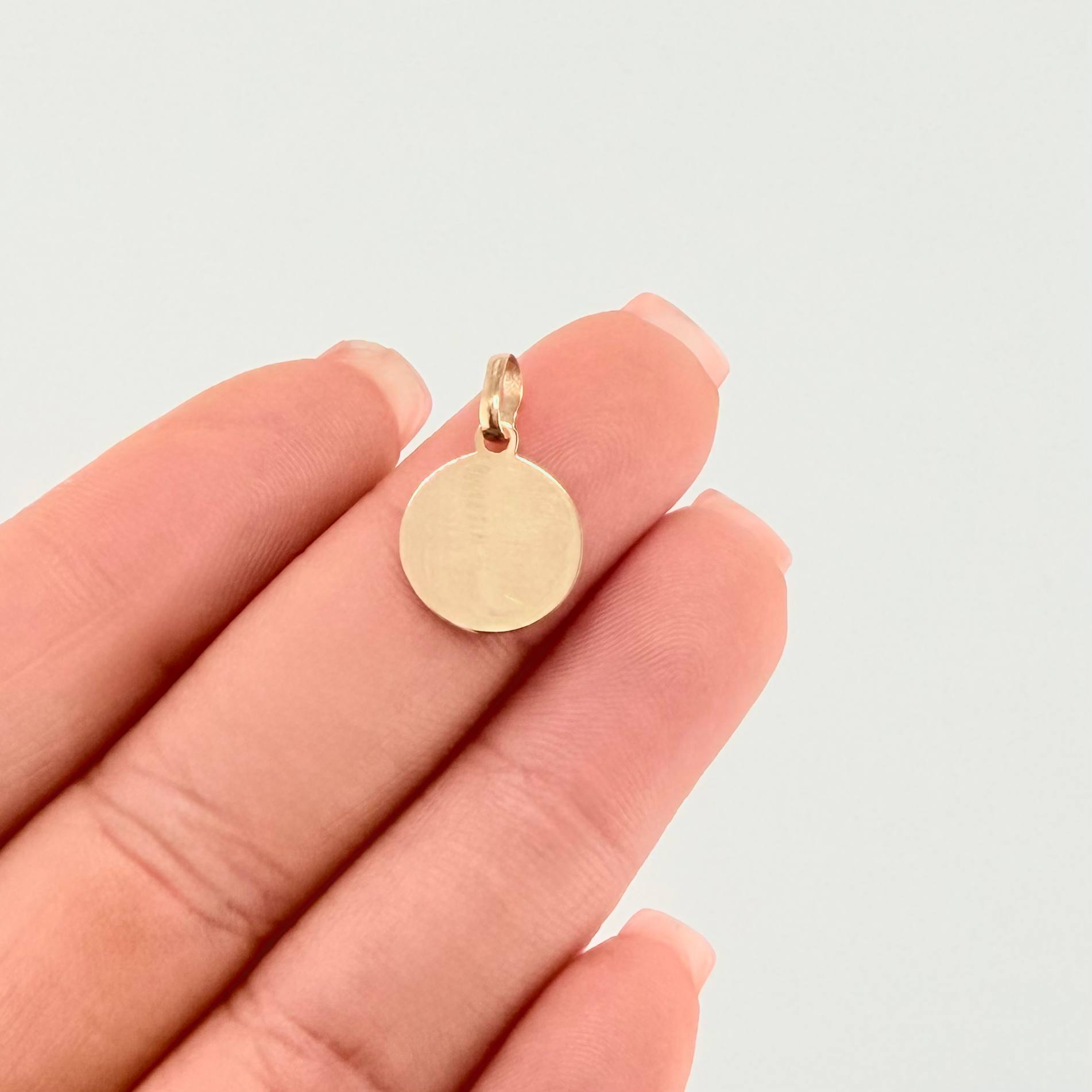 Dije Placa Circular 0.5gr / 1.8cm / Oro Amarillo 18K