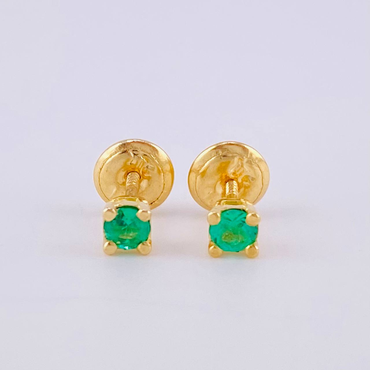 Topos Piedra 0.75gr / 3mm Esmeralda 18 Pts Oro Amarillo 18K (Joya)