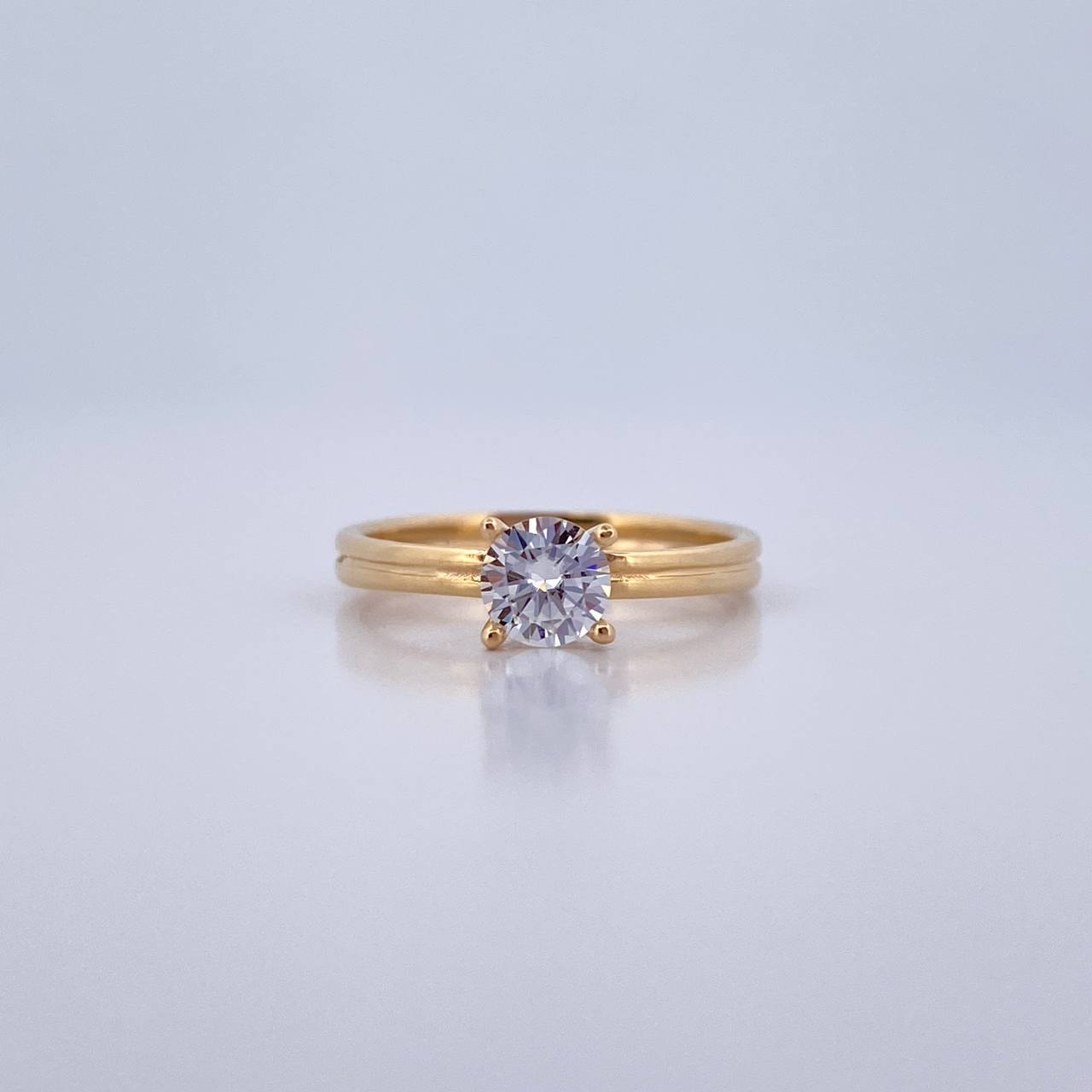 Anillo Solitario Clasico Base 2.3gr Moissanita 40 pts / T5 1/2 / Oro 18K &