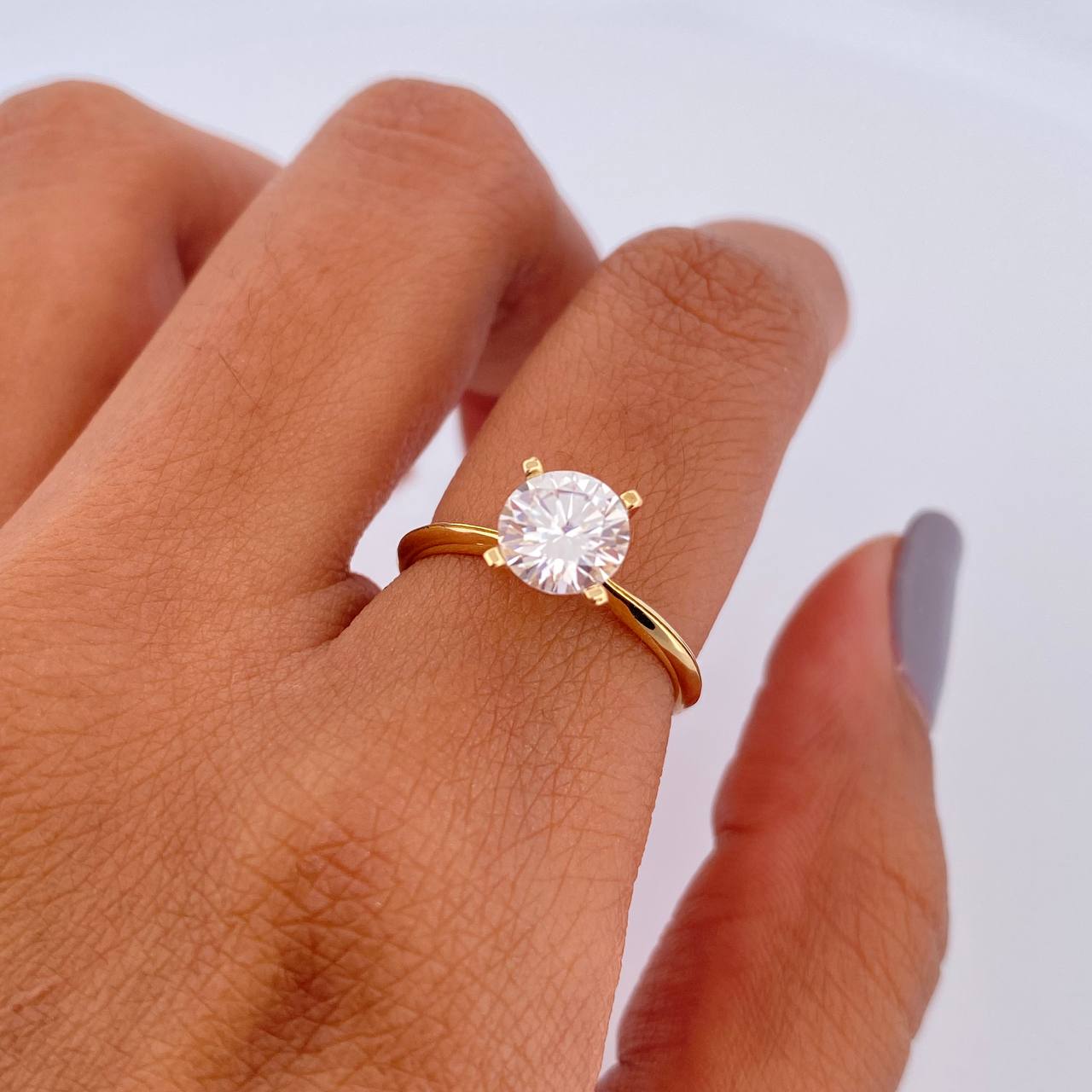 Anillo Solitario 1.95gr / T5 / Oro 18K &