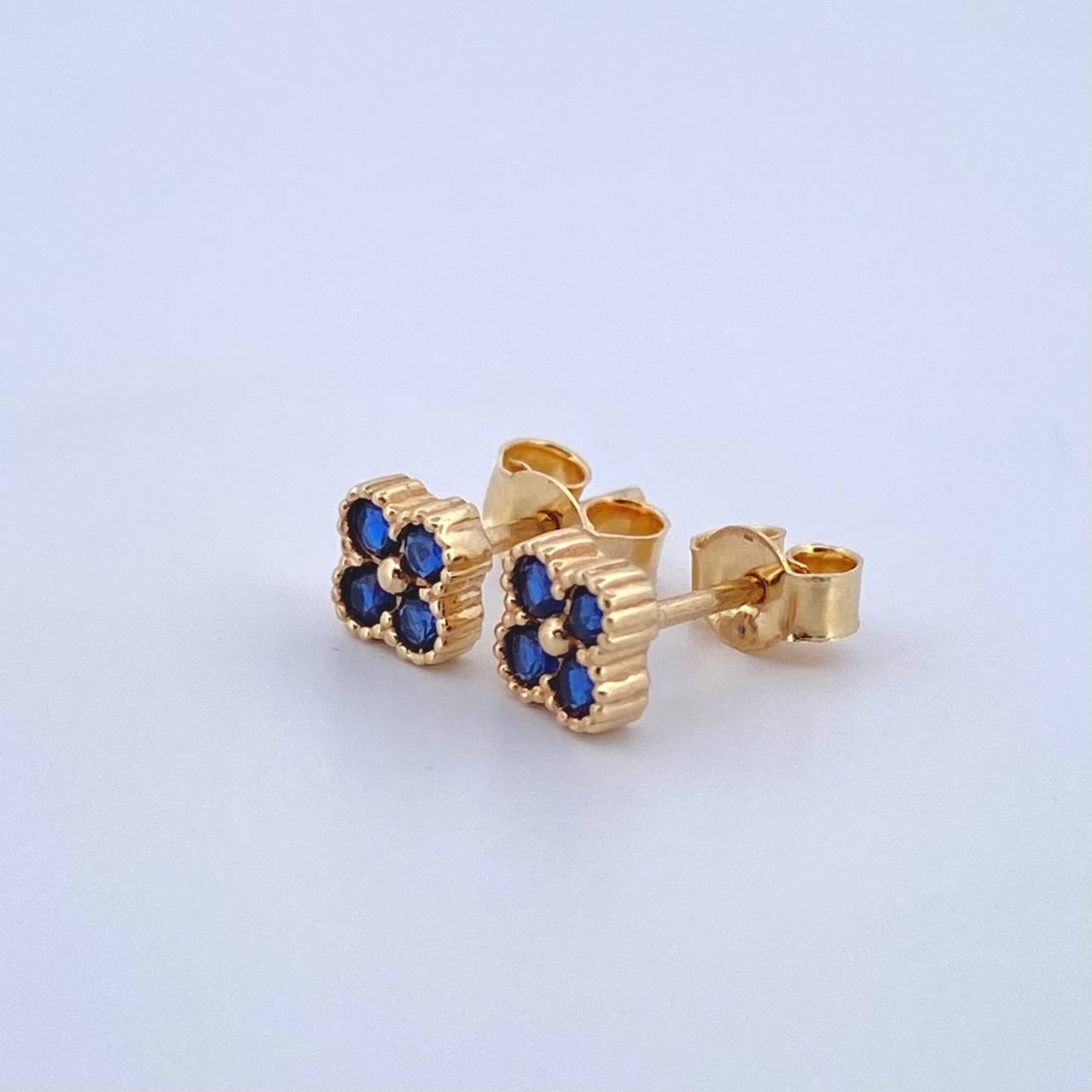 Topos Flor Borde Texturizado 1.35gr / 5.2mm Circones Azul Broche Mariposa Oro Amarillo 18K