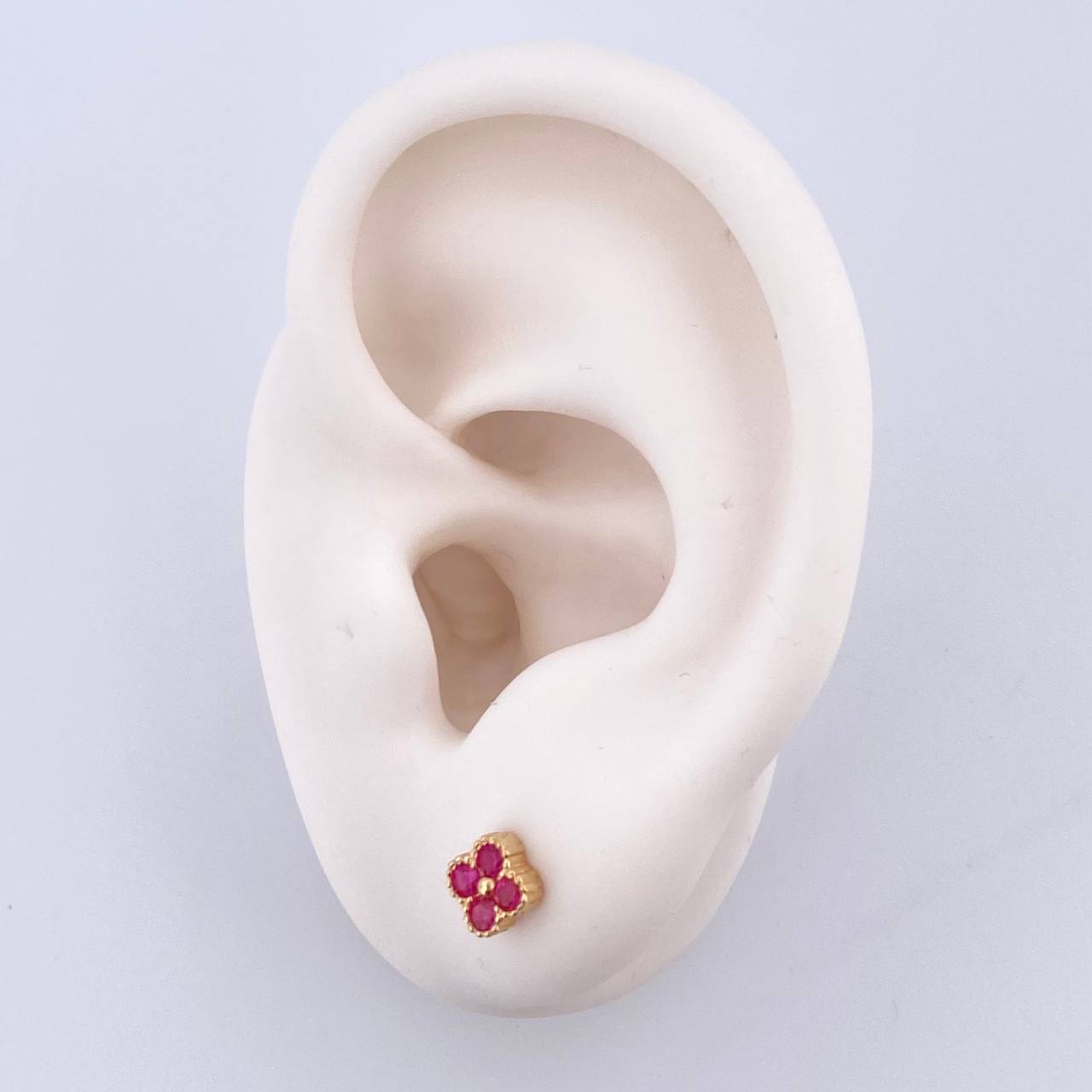 Topos Flor Borde Texturizado 1.3gr / 5.2mm Circones Fucsia Broche Mariposa Oro Amarillo 18K