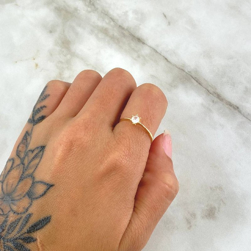 Anillo Solitario Fino 1.05gr / T7 / Circon Blanco Oro Amarillo 18K *