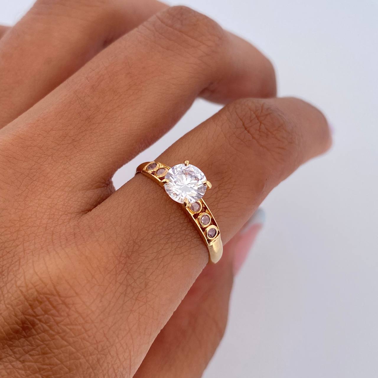 Anillo Solitario Churumbela 1.25gr / T6 / Circones Rosados Blancos Oro Amarillo 18K &