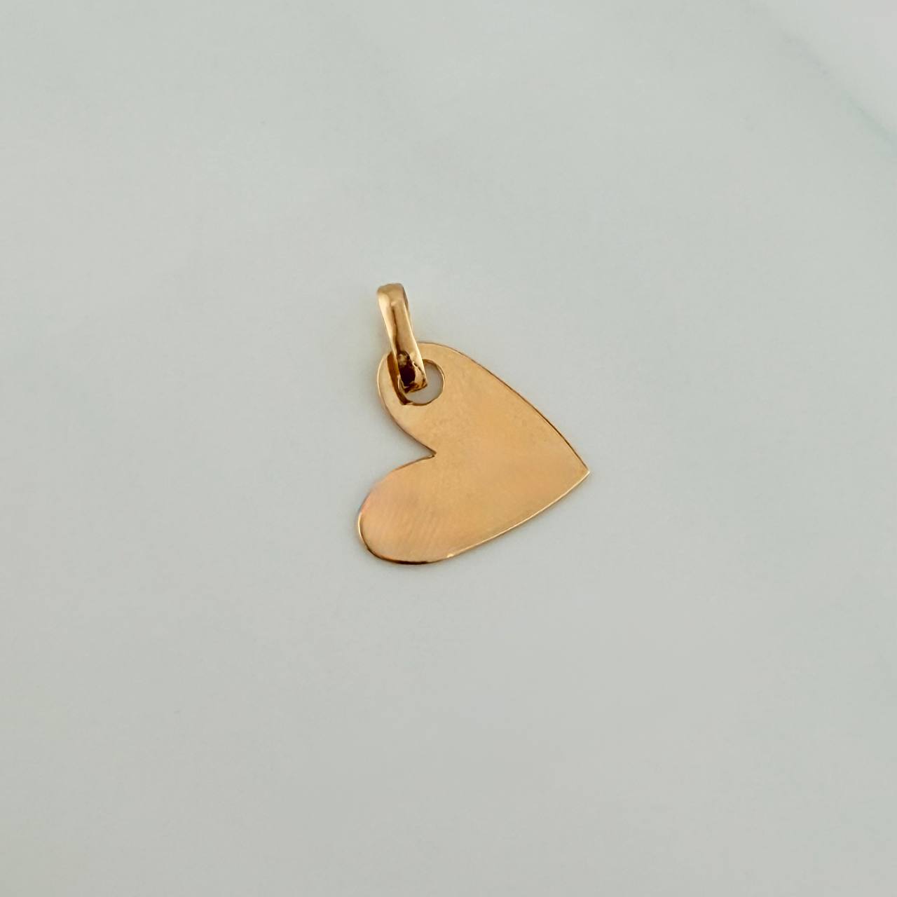 Dije Placa Corazón 0.45gr / 1.7cm / Oro Amarillo 18K %