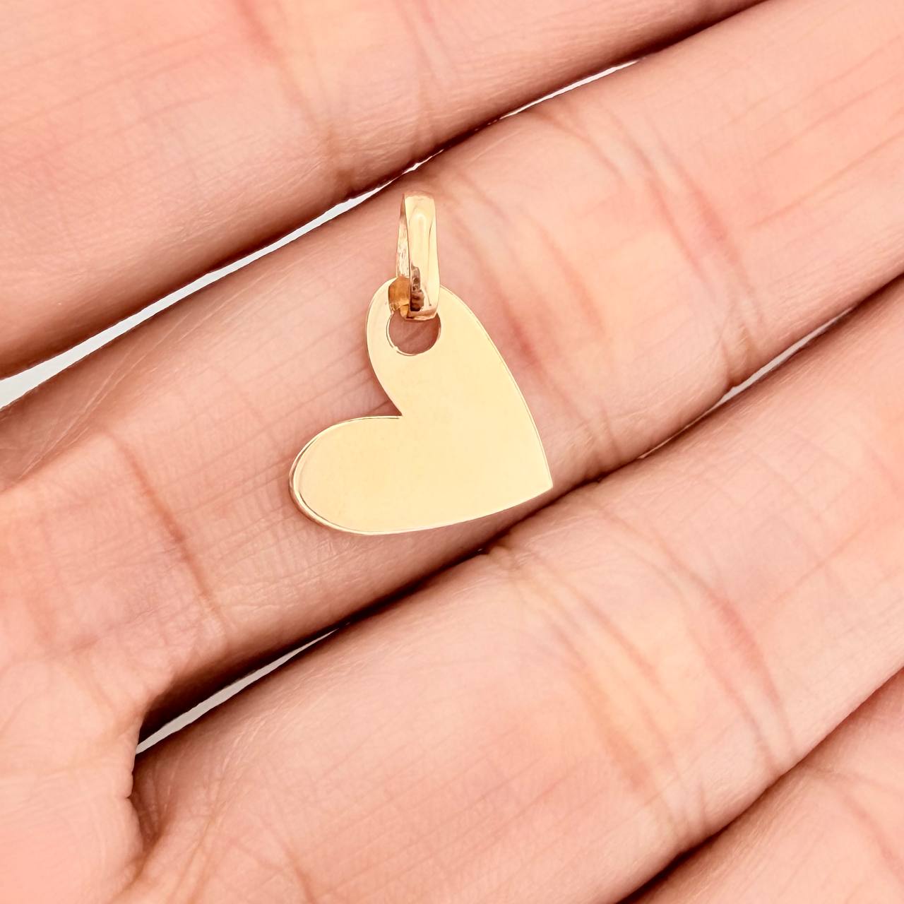 Dije Placa Corazón 0.45gr / 1.7cm / Oro Amarillo 18K %