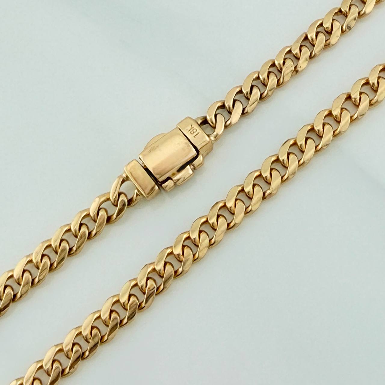 Cadena Cubana 33.02gr / 67.2cm / 4mm Oro Amarillo 18K $