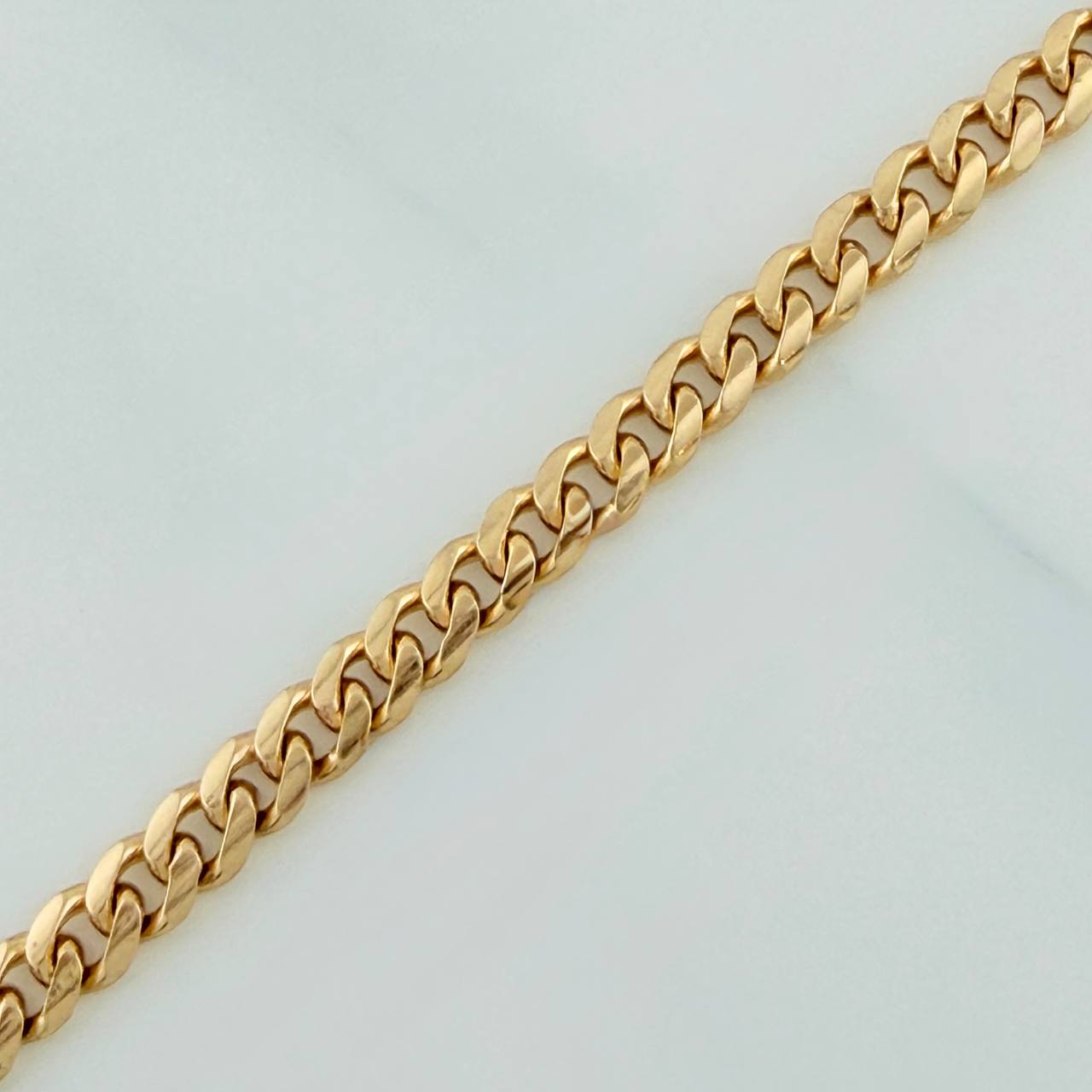 Cadena Cubana 33.02gr / 67.2cm / 4mm Oro Amarillo 18K $