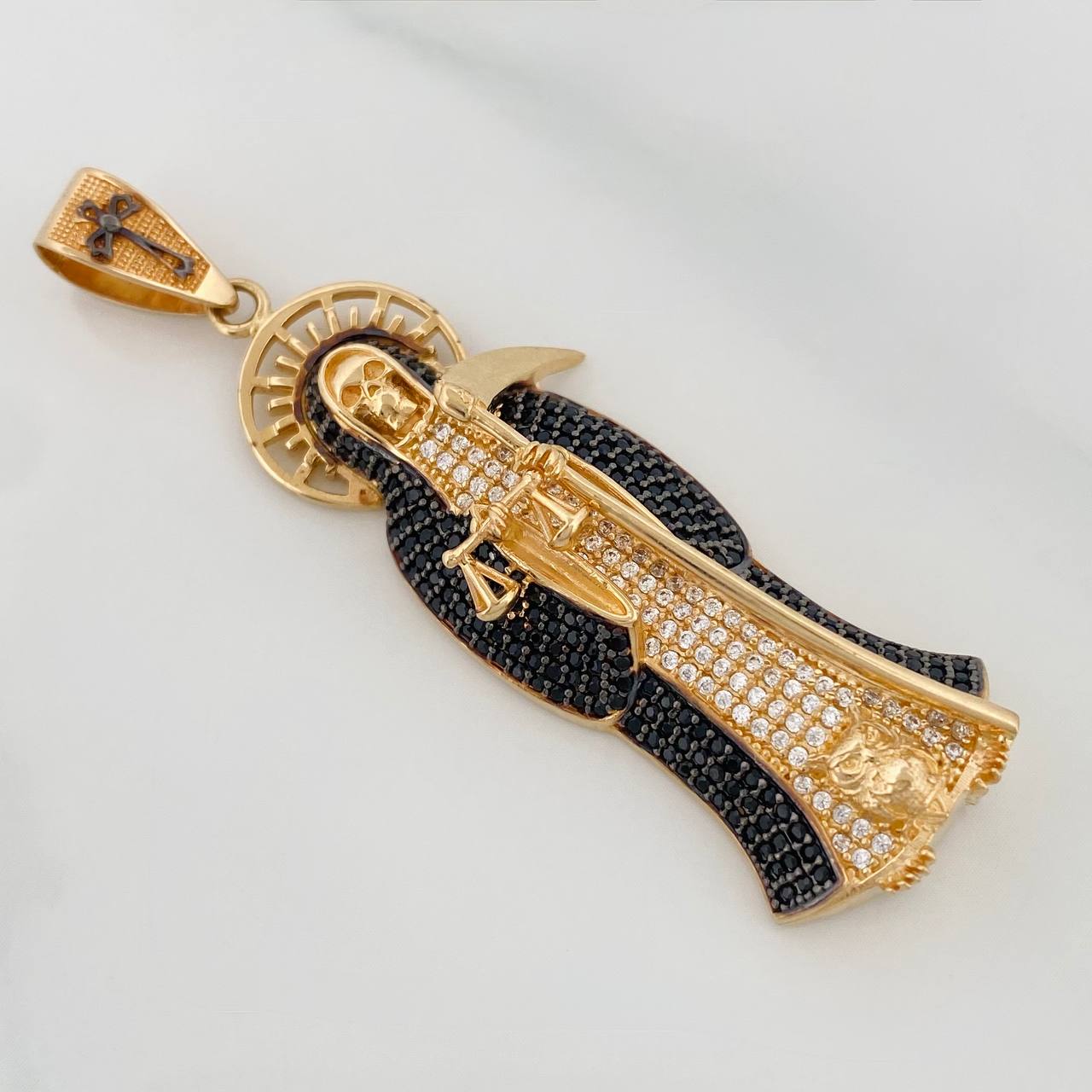 Dije Santa Muerte 15.4gr / 6.3cm / Dos Oros Negro Amarillo 18K $