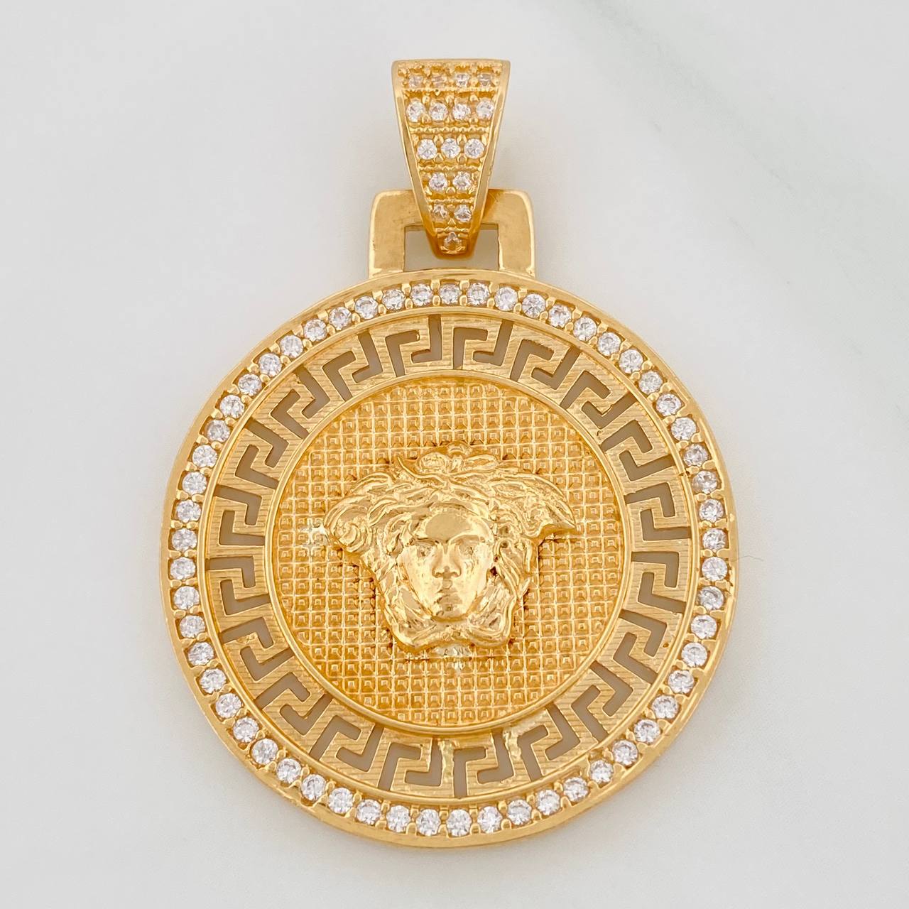 Dije Medalla Medusa 9.75gr / 4.1cm / Oro Amarillo 18K $
