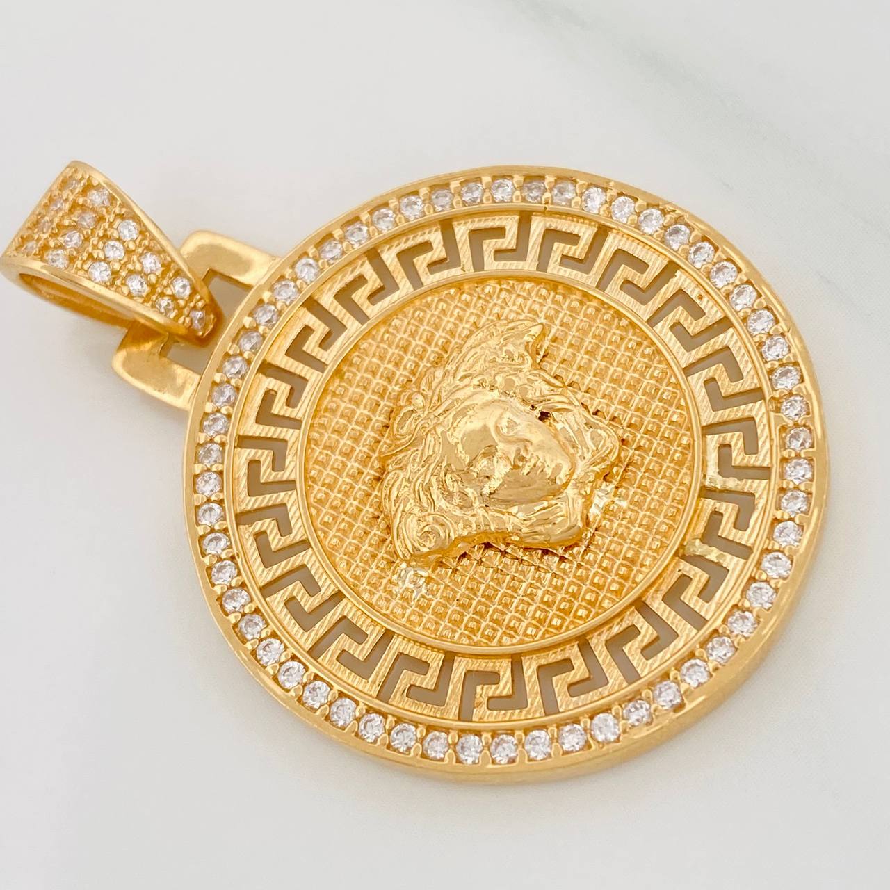 Dije Medalla Medusa 9.75gr / 4.1cm / Oro Amarillo 18K $