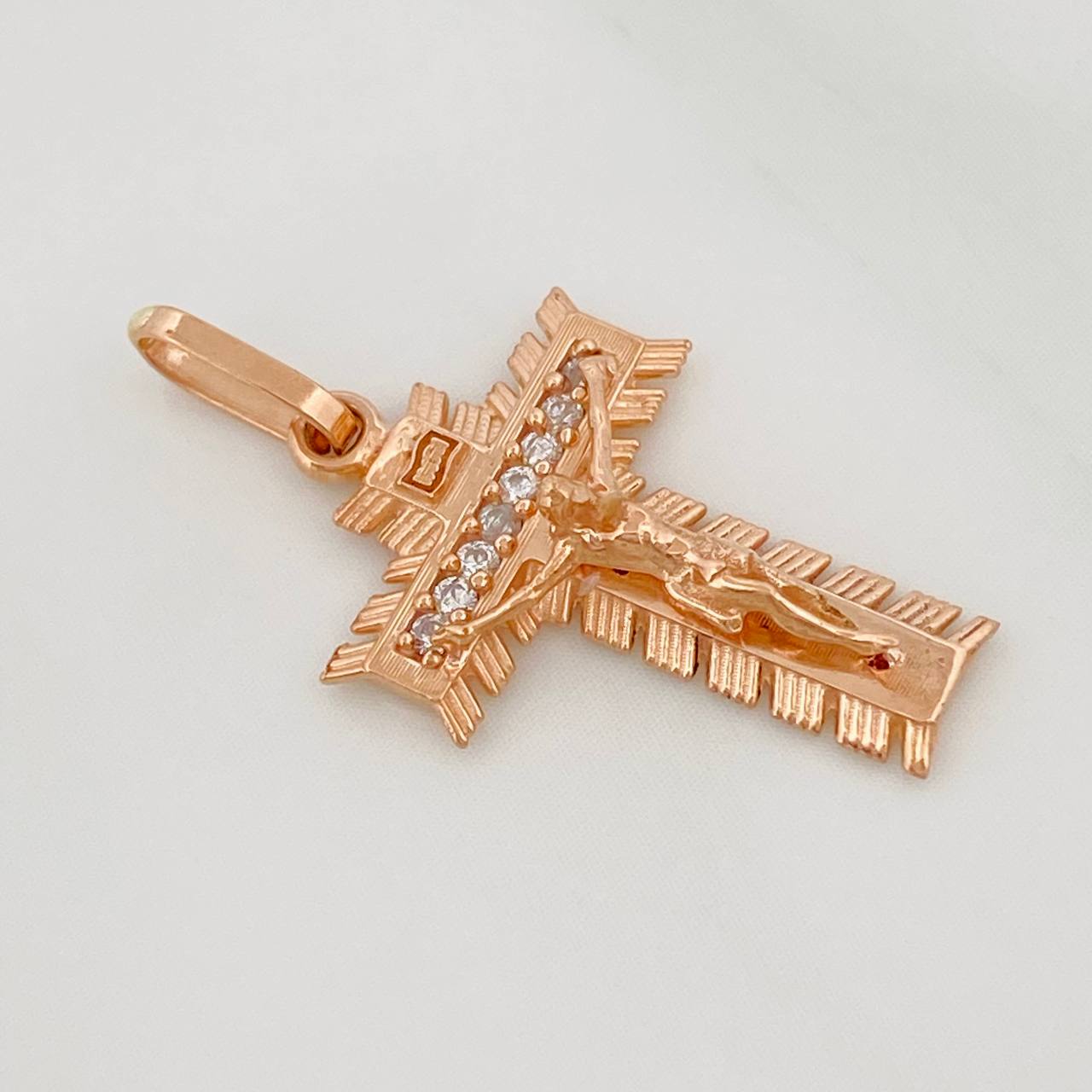 Dije Cruz Cristo Milagroso 2.1gr / 2.7cm / Oro Rosa 18K $