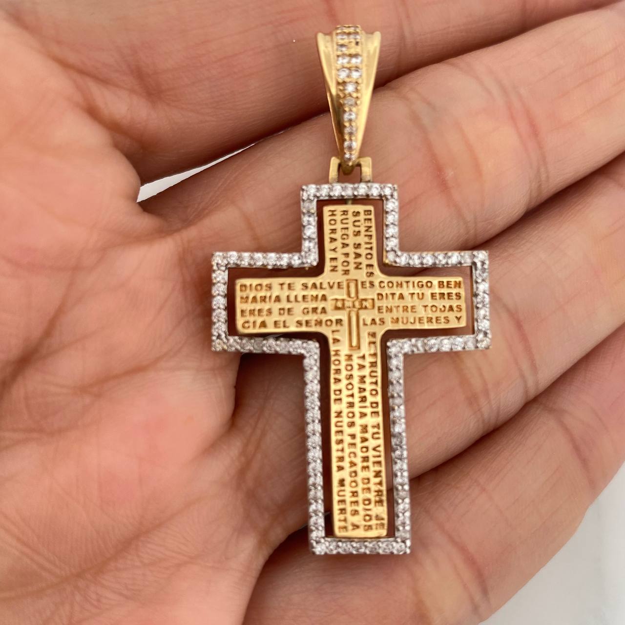 Dije Cruz Articulada 10.2 g / 4.7 cm Dos Oros Amarillo Blanco 18K
