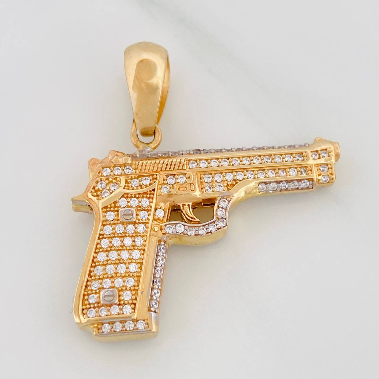 Dije Pistola 11.6gr / 3.5cm / Dos Oros Amarillo Blanco 18K