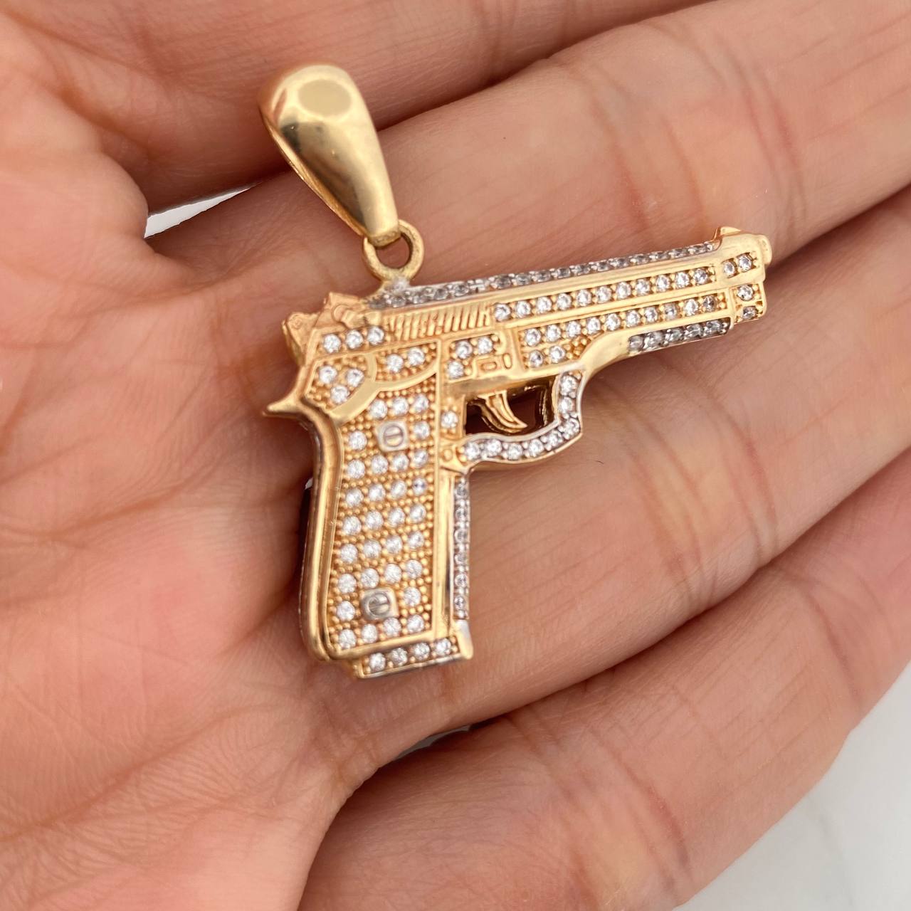Dije Pistola 11.6gr / 3.5cm / Dos Oros Amarillo Blanco 18K