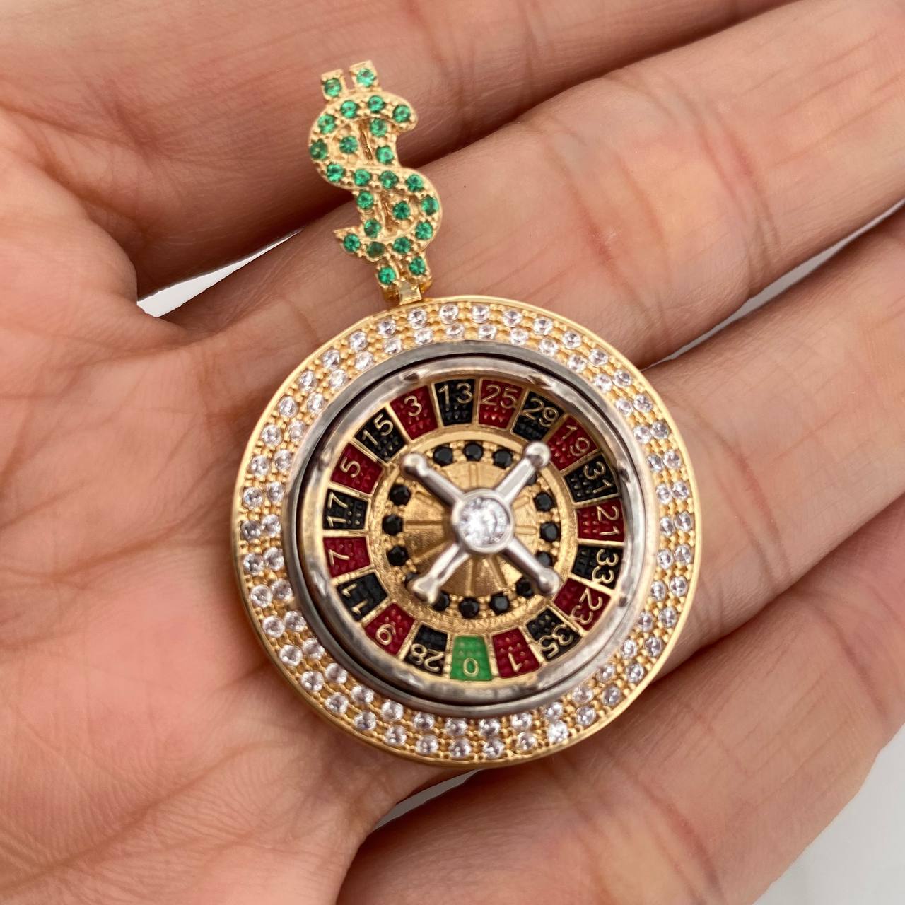 Dije Ruleta Casino Movil 11.85gr / 4cm / Dos Oros Amarillo Blanco 18K $