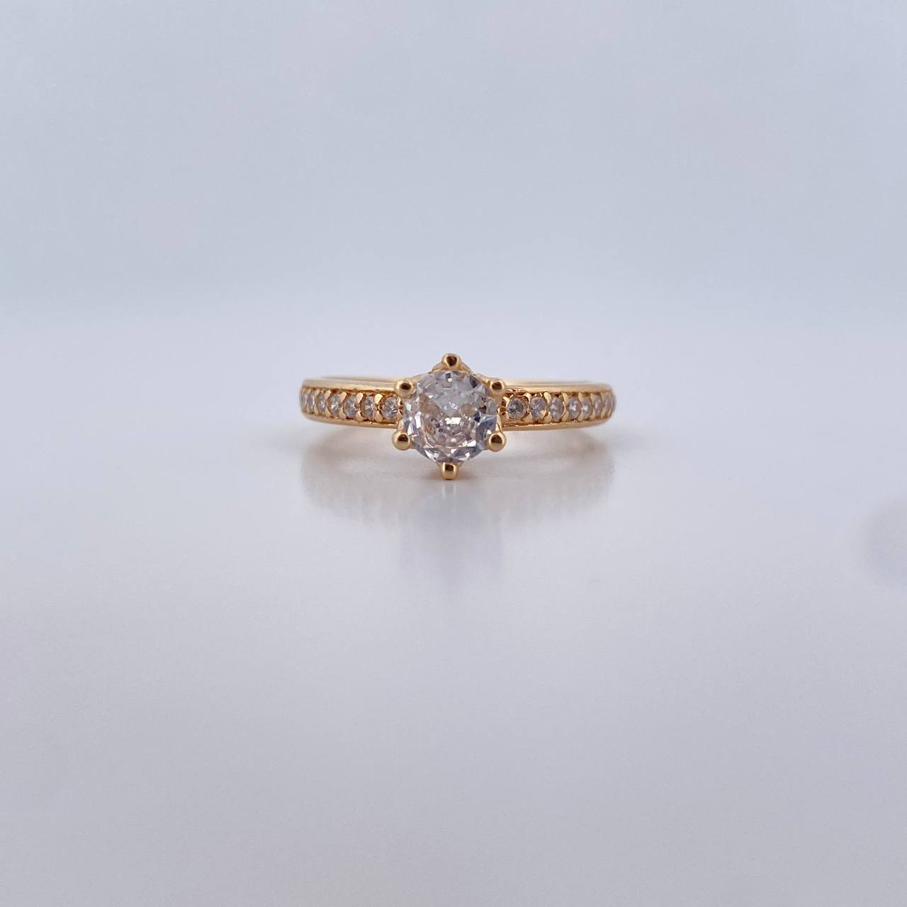Anillo Solitario Corona 2.75gr / T6 3/4 / Circones Blancos Oro Amarillo 18K $