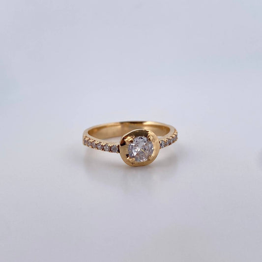 Anillo Solitario 3.5gr / T7 1/4 / Circones Blancos Oro Amarillo 18K $