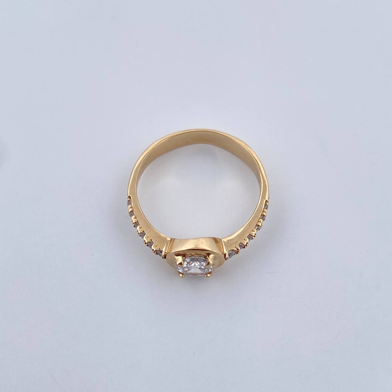 Anillo Solitario 3.5gr / T7 1/4 / Circones Blancos Oro Amarillo 18K $