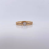 Anillo Solitario Churumbela 3.25gr / T6 1/2 / Circones Blancos Oro Amarillo 18K $